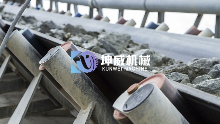 湖北黃石的皮帶輸送機安裝現場(chǎng)